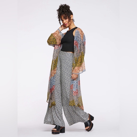 Jessica Simpson Blaine Kimono in Blooming Patchwork - Picture 3 of 9